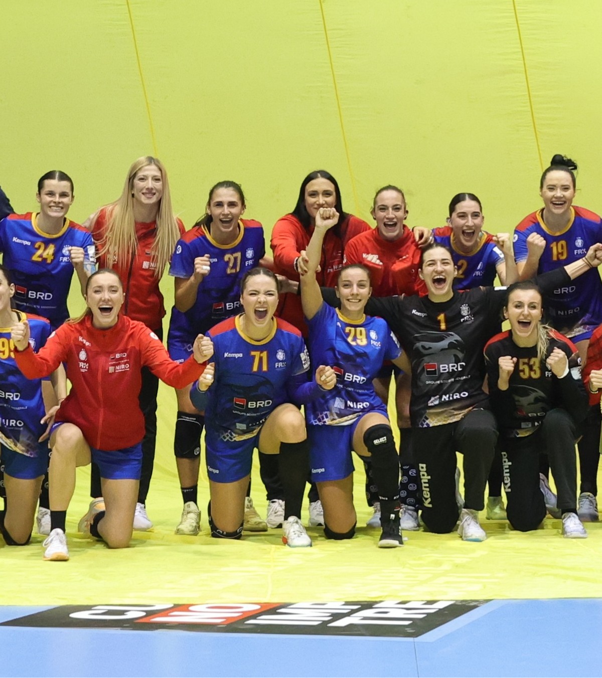 România, 3 victorii din 3 Elevele lui Ovidiu Mihăilă câștigă fără emoții Trofeul Carpați » Urmează participarea la Campionatul Mondial