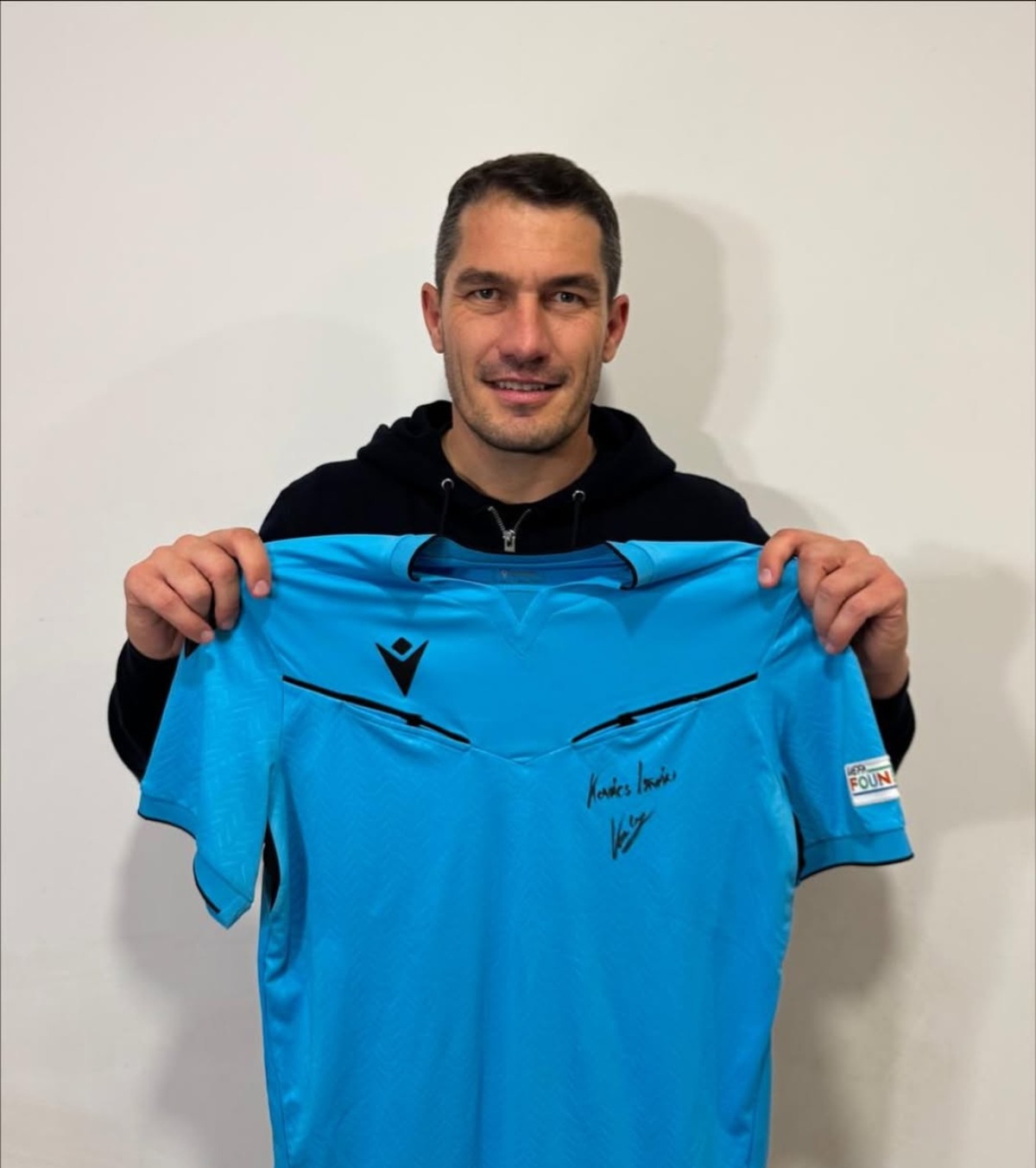 Istvan Kovacs, ce gest! Tricoul în care a arbitrat Liverpool - PSG, scos la licitație! Unde ajung banii și cum poți participa