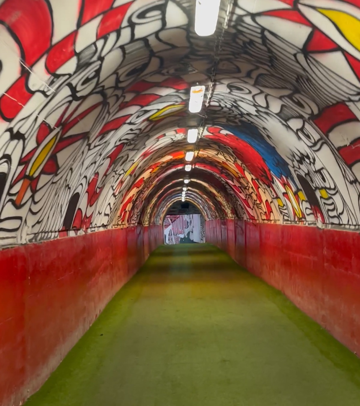 AM INTRAT ÎN TUNELUL GROAZEI  GOLAZO.ro a pătruns în cel mai înfiorător loc de pe „Marakana”! Cum arată și ce simți pe tunelul pe unde FCSB intră pe gazon