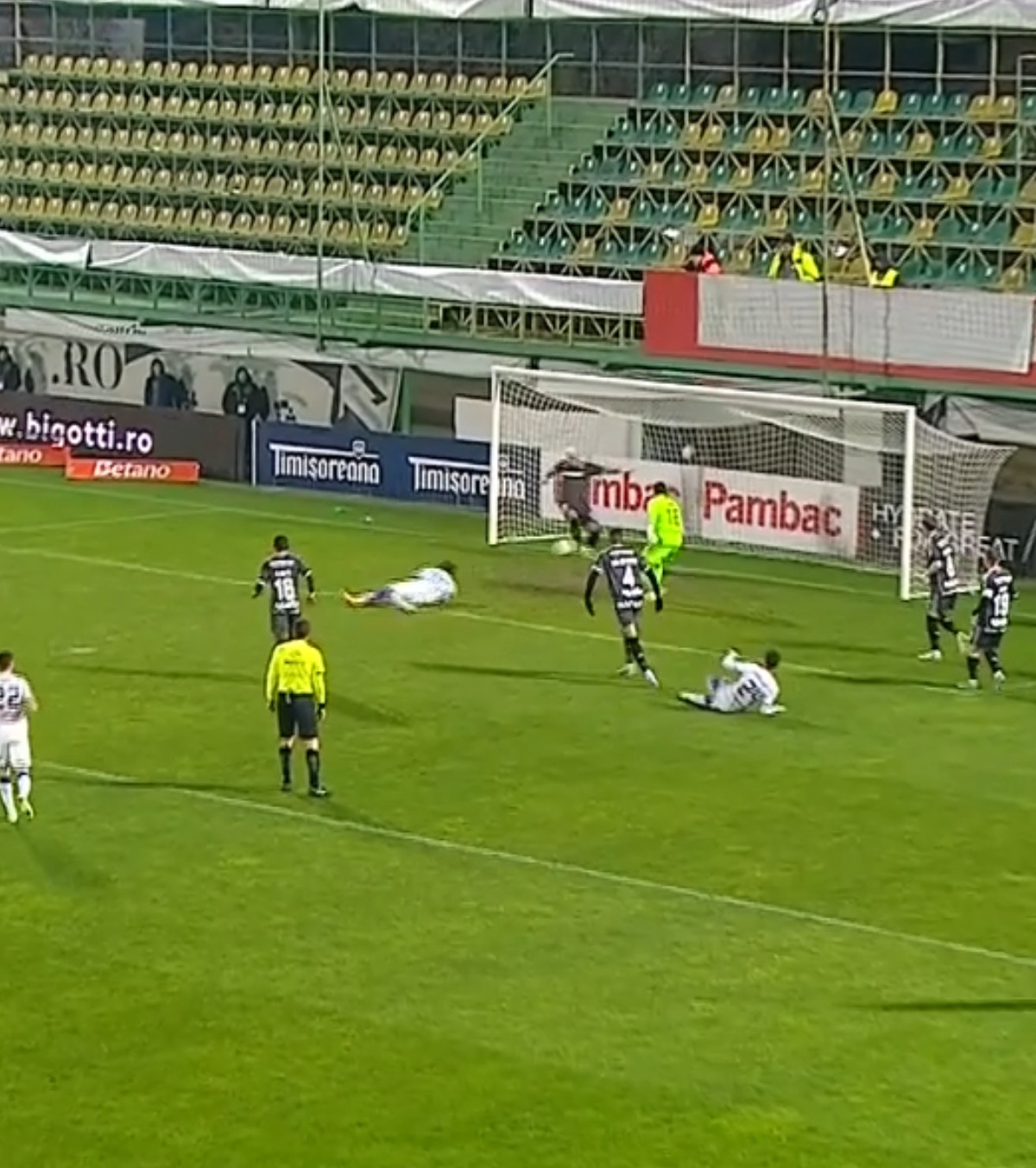 Aproape de un gol uluitor FOTO. Execuția de senzație încercată de Caio cu Rapid »  Manea, reflex de ultim moment din fața porții goale