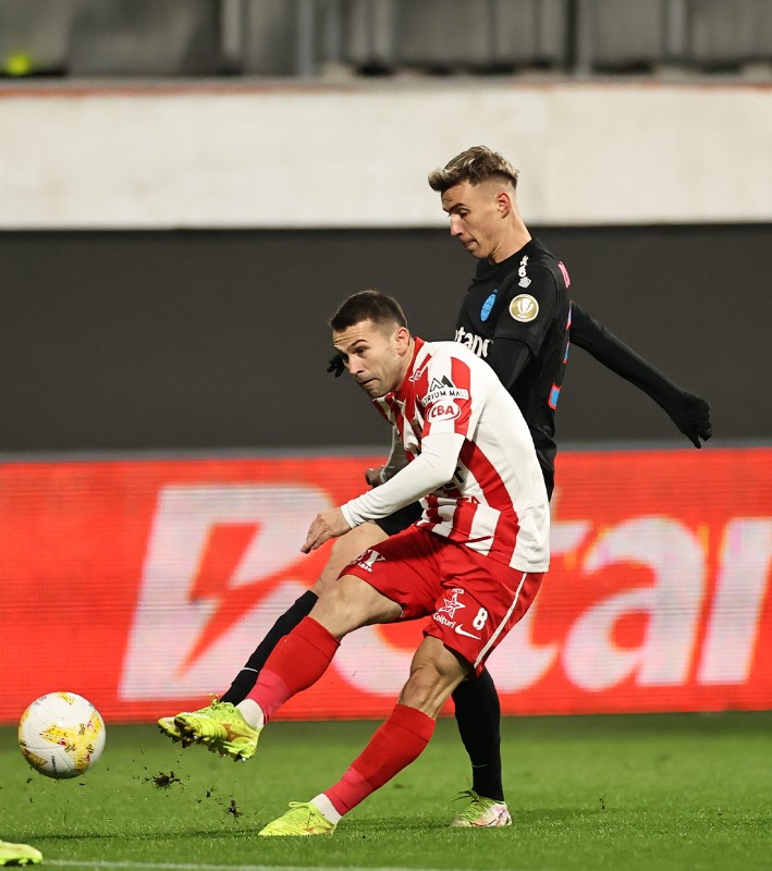 Haos la FCSB Tavi Popescu a cerut să iasă de pe teren! Gigi Becali: „Crede că îi dau drumul dacă joacă la mișto” + Un jucător s-a operat fără să anunțe