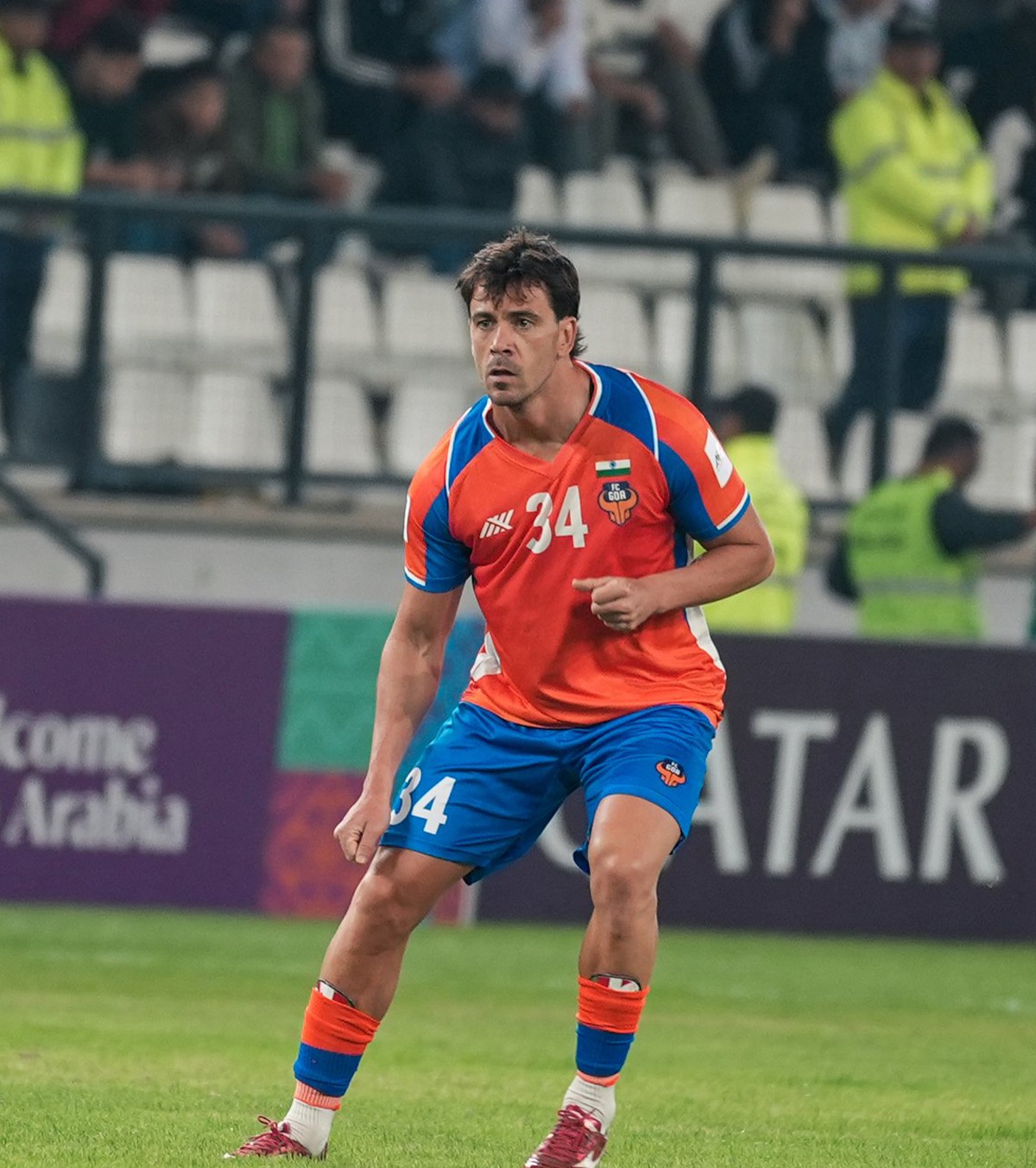 Cea mai bizară eliminare VIDEO. A văzut „roșu”  înainte ca meciul să înceapă! » Totul a pornit de la lenjeria intimă a fotbalistului