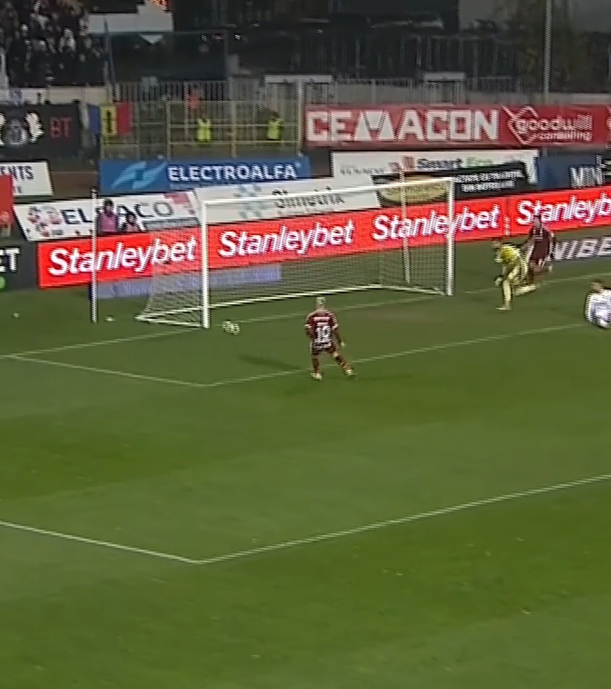 Petrila, ratarea sezonului?! FOTO: Jucătorul lui Rapid putea să deschidă scorul în meciul cu Botoșani, dar s-a făcut de râs