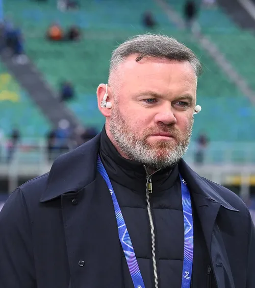 Salah, pus la zid de Wayne Rooney Fostul atacant de la Manchester United nu-l iartă pe starul lui Liverpool: „Ar fi trist să arunce totul la gunoi”