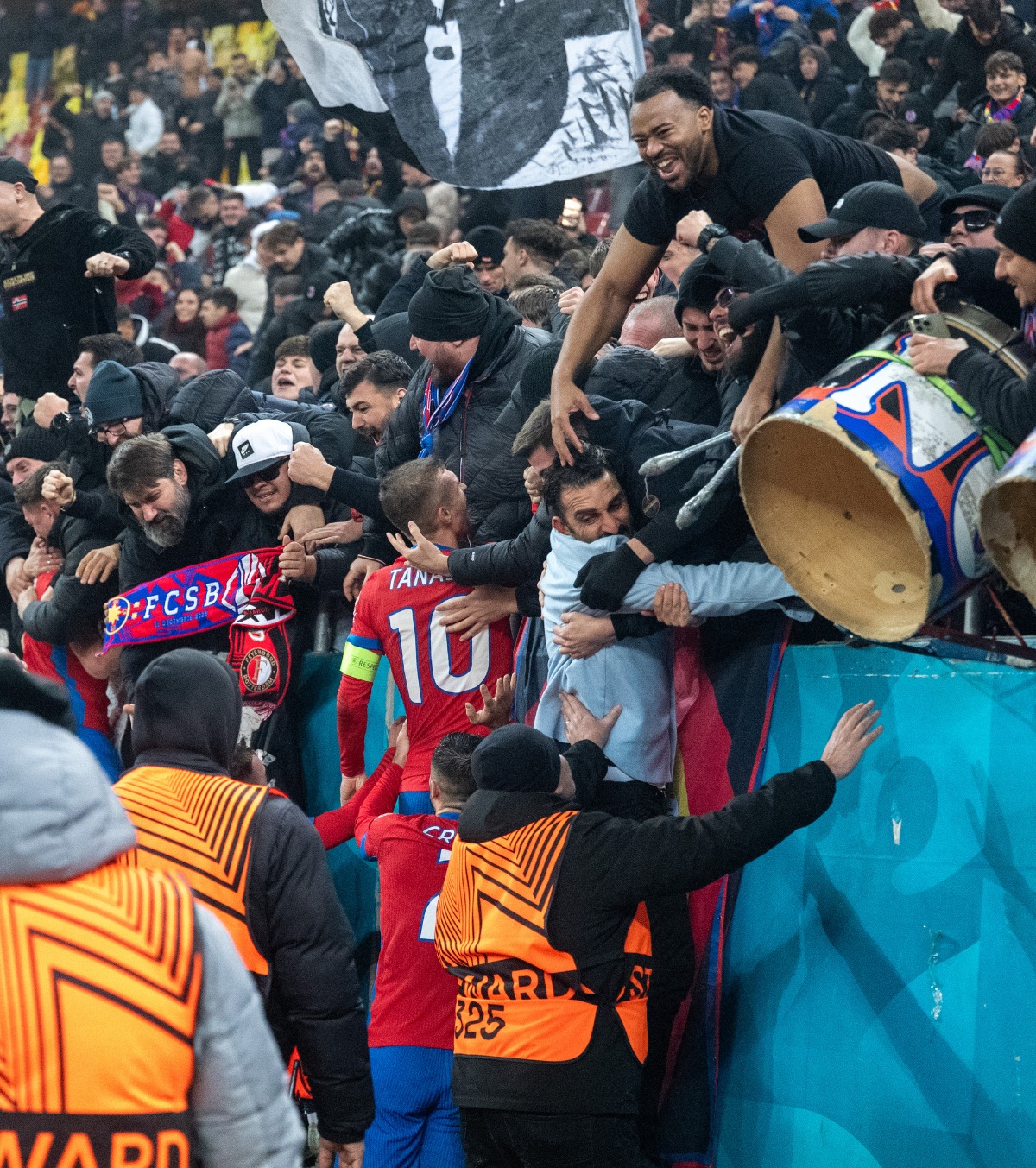 FCSB a renăscut din frică Înspăimântată de posibilul eșec, campioana s-a dezlănțuit. Acest 4-3 cu Feyenoord poate fi succesul renașterii