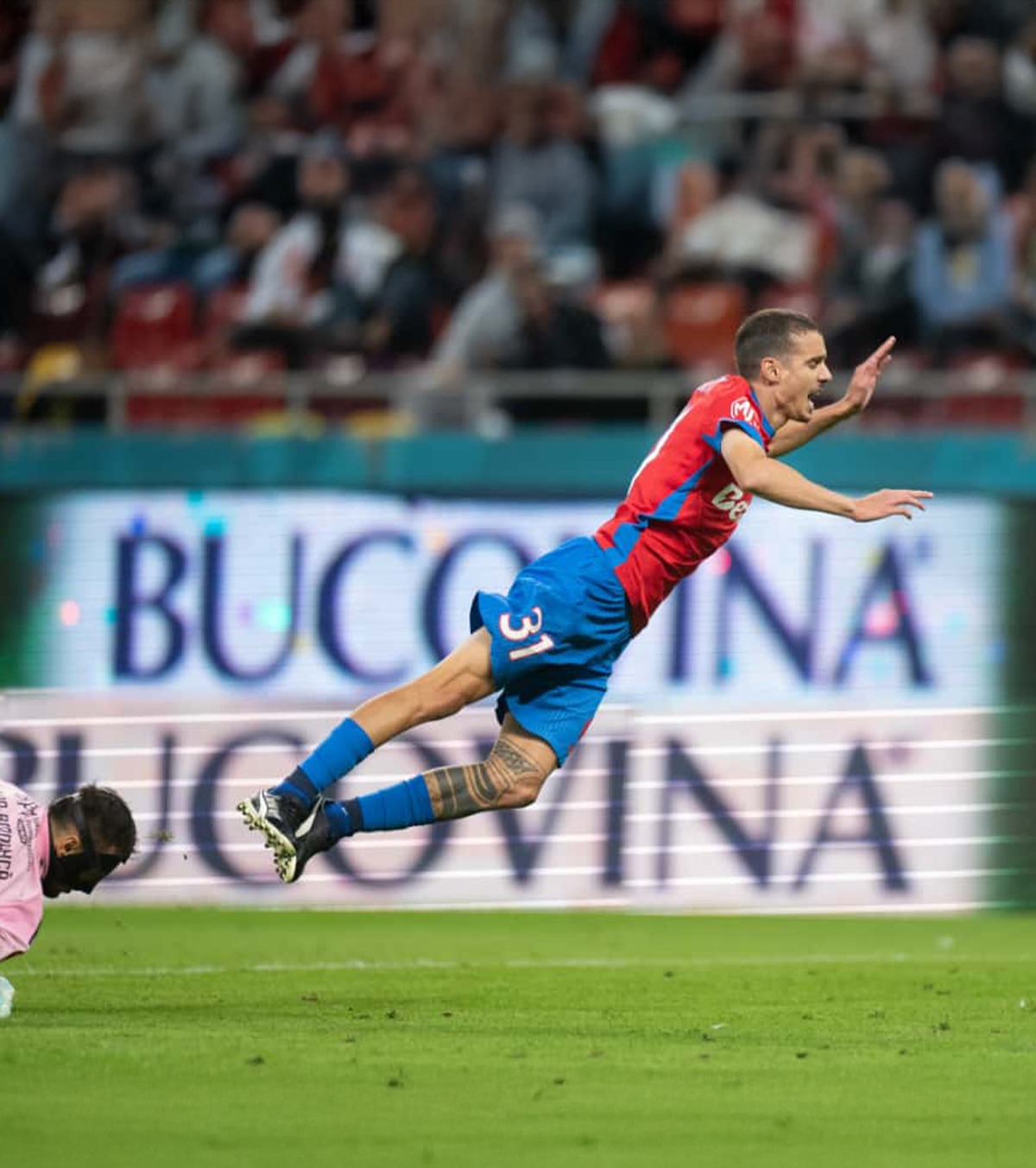 „E o minune” Cine e jucătorul care l-a cucerit pe patronul FCSB: „Mingea vine la el parcă are magnet! Cum să nu-i prelungesc contractul?”