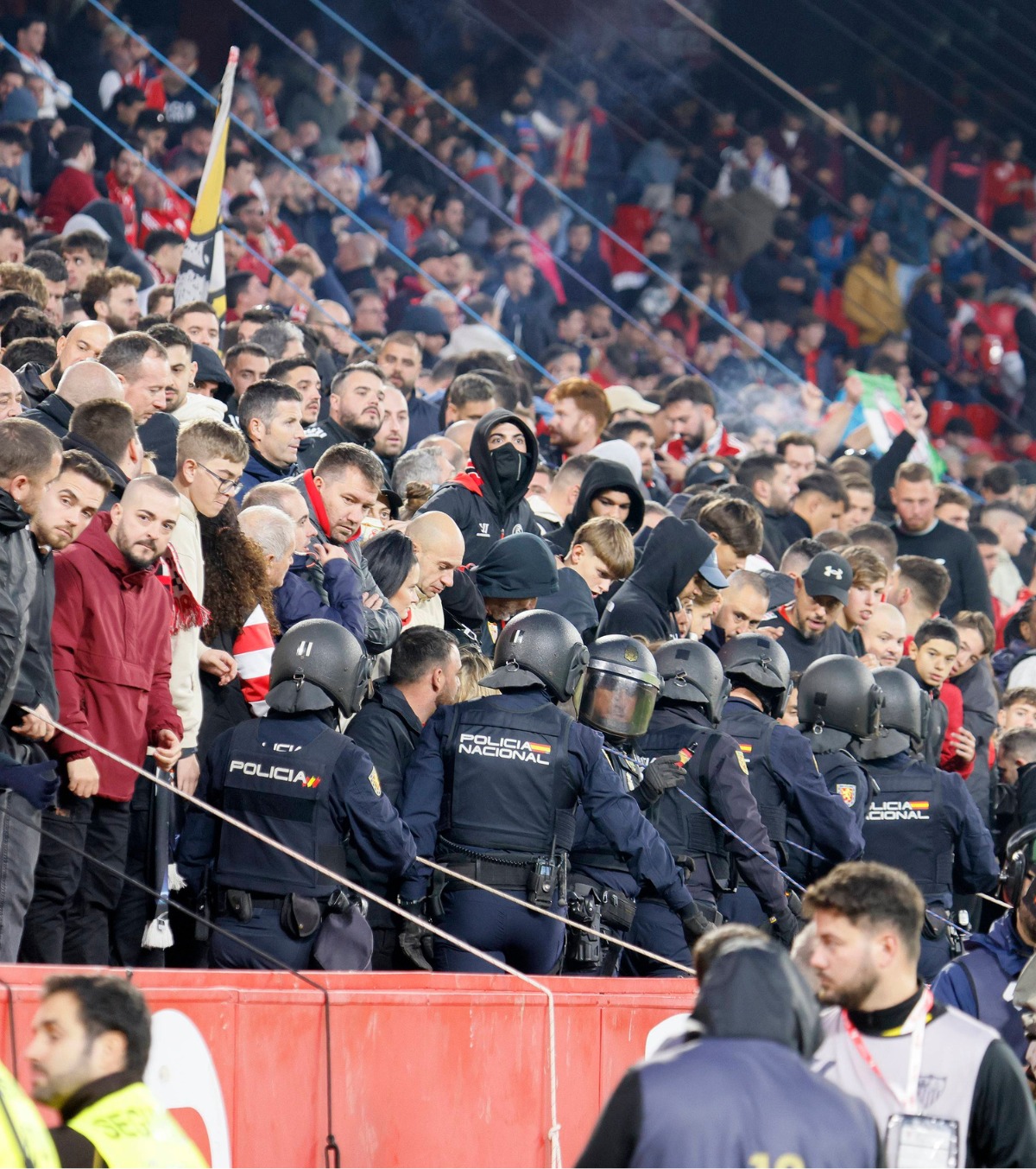 Sancțiuni dure în Spania Sevilla nu va fi iertată după incidentele grave din derby-ul cu Betis!