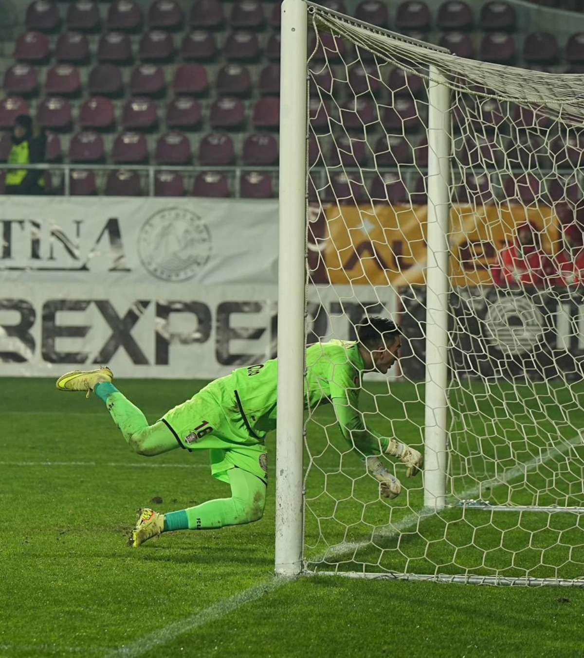 Explicațiile lui Aioani VIDEO: Portarul Rapidului, după ce i s-au arătat imaginile de la gafa cu Oțelul: „N-am mai văzut mingea”