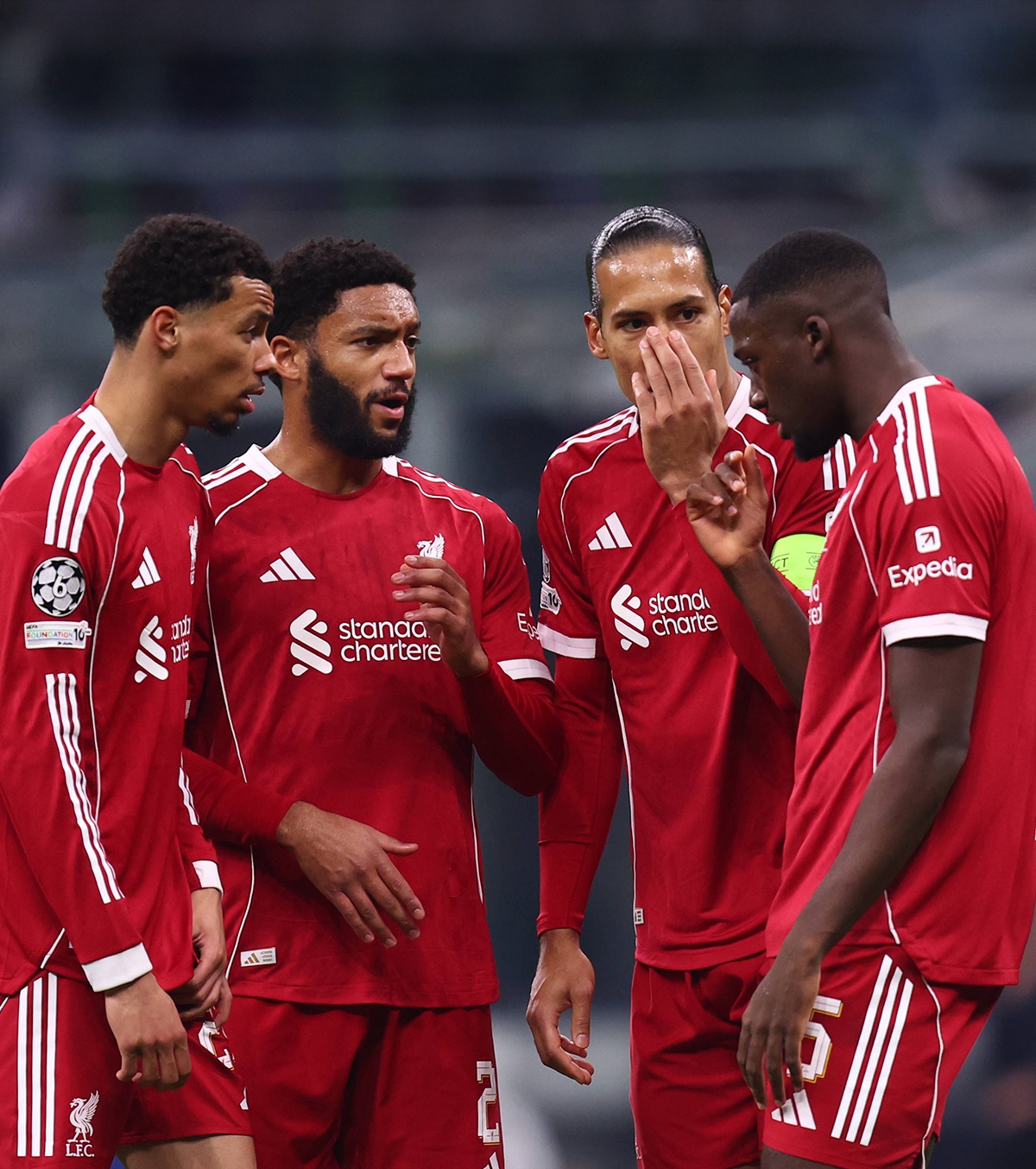 Chivu caută fundaș Inter a pus ochii pe titularul lui Liverpool » Suma cerută de „cormorani”