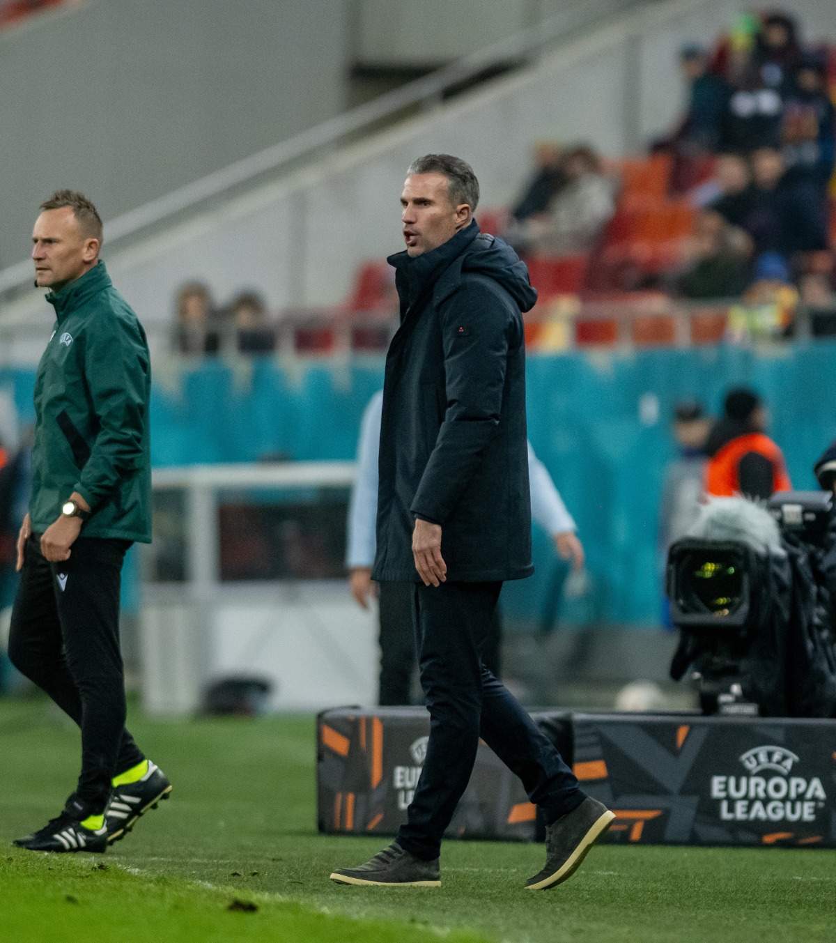 Frustrat de FCSB Van Persie trece cu greu peste eșec: „Le-am făcut cadouri” + și-a băgat jucătorii în ședință