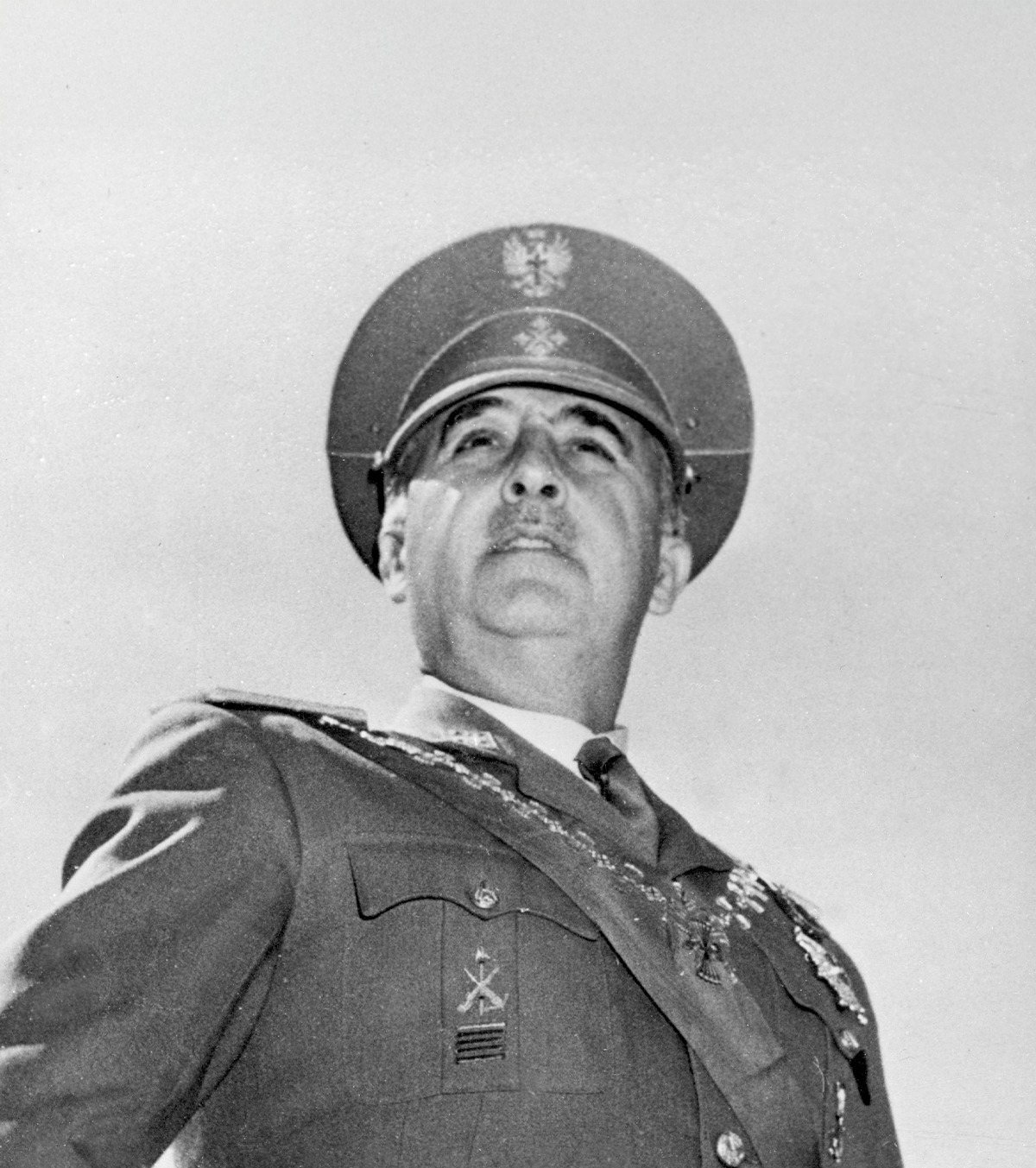 „Țineam pușca lângă pat” Cei doi jucători care l-au înfruntat pe dictator au fost amenințați cu moartea