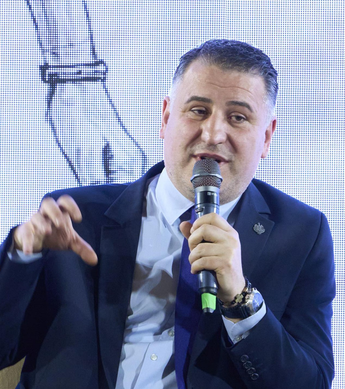 „Este anti-român” Atac al deputatului AUR la adresa lui Nicușor Dan, după ce președintele a trimis Ordinul Novak la Curtea Constituțională: „Siderat”