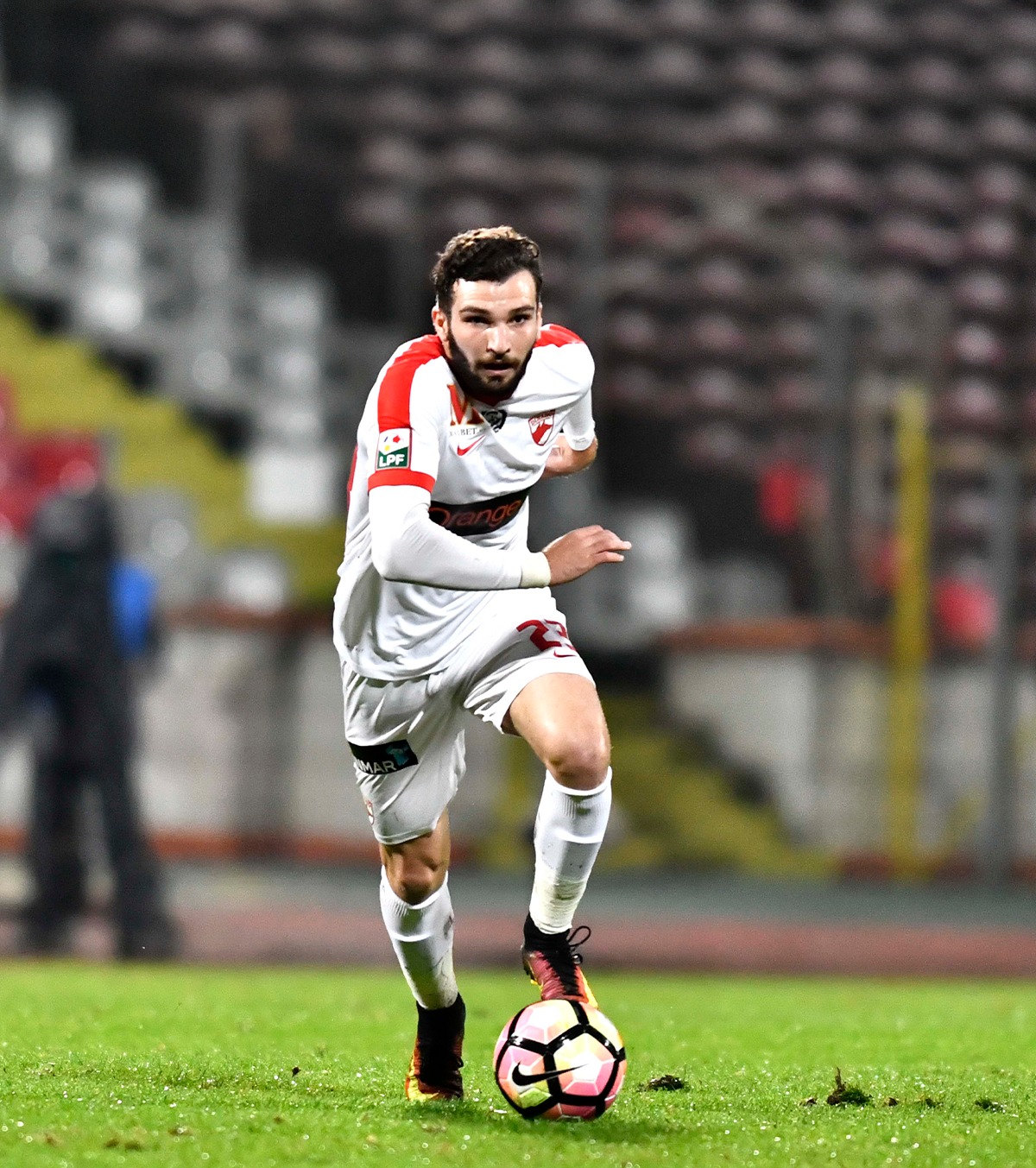 „Am căzut la mijloc” Mărturia lui Ionuț Șerban despre contractul atipic care l-a ținut legat de Dinamo: „Eram pasat dintr-o parte în alta”