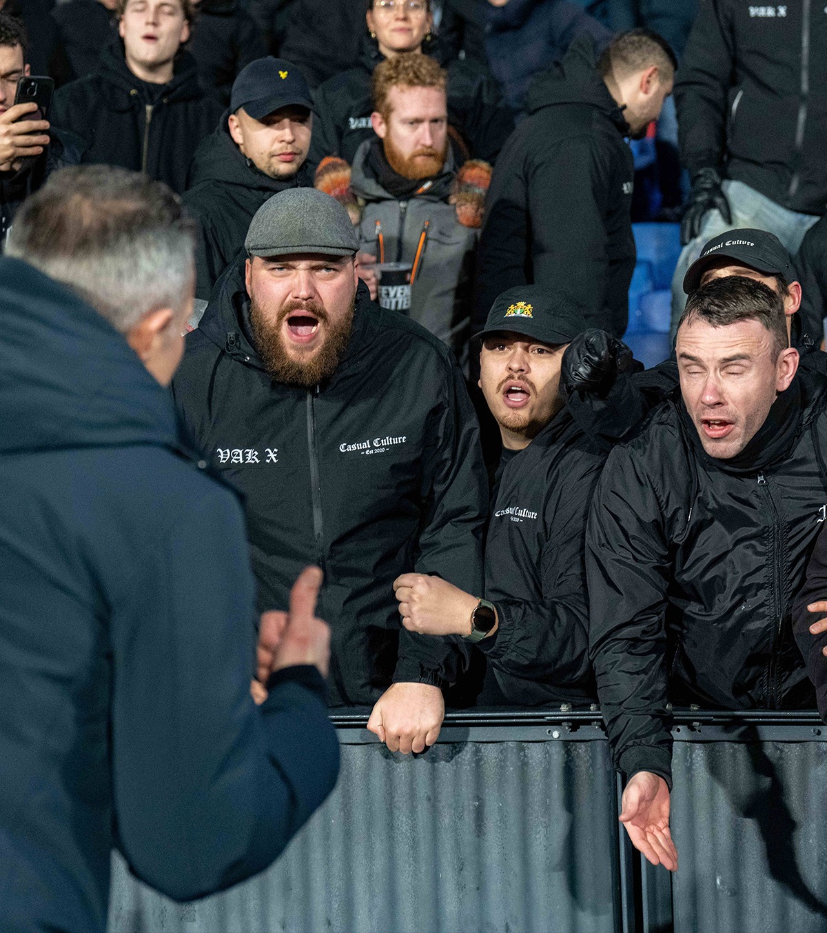 Prăbușire după FCSB Feyenoord, eliminată și din Cupa Olandei. Ultrașii, clipe de furie în fața lui Van Persie: „Dispari!”