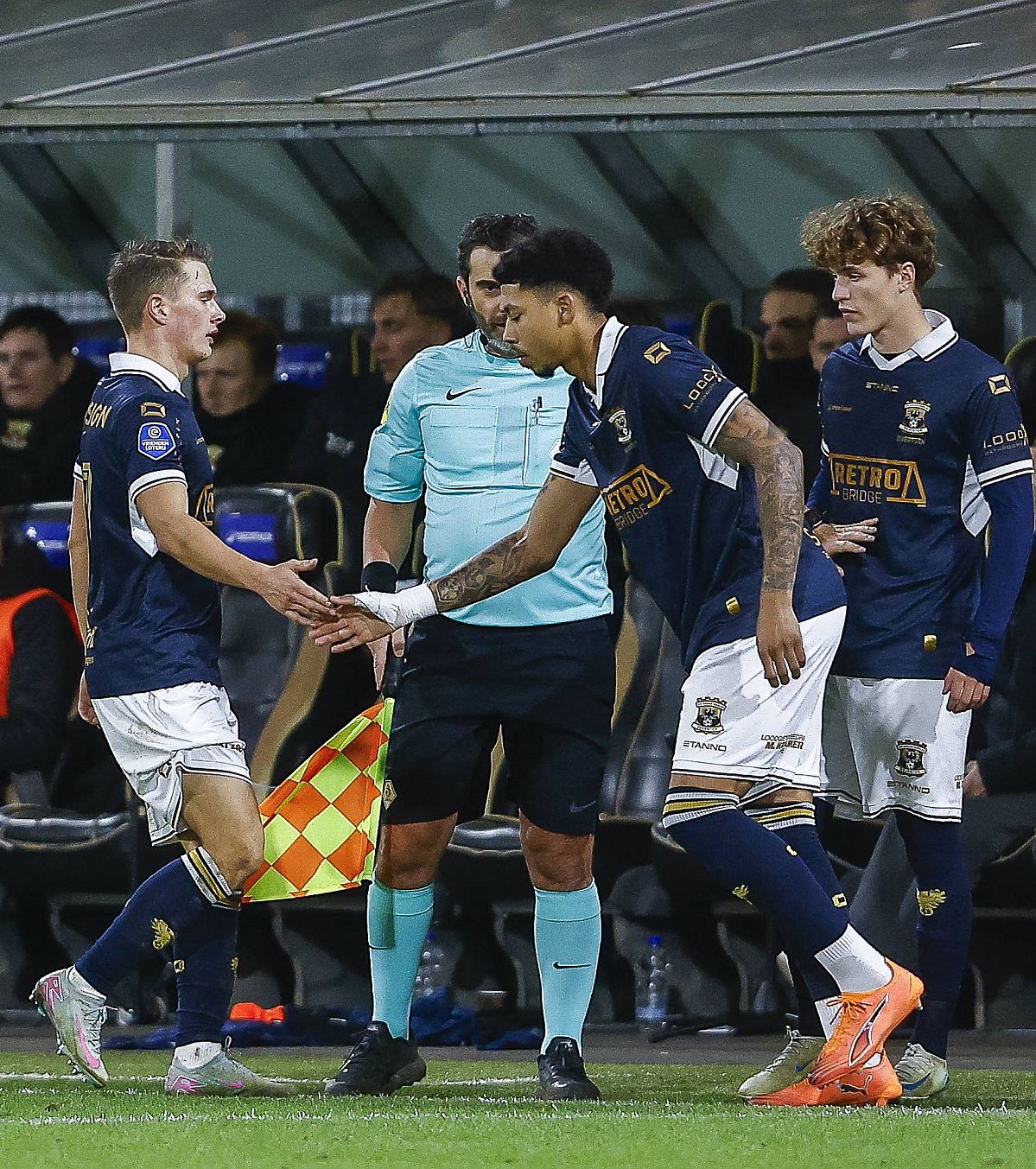 A făcut 8 înlocuiri într-un joc Antrenorul învins de FCSB a schimbat aproape toată echipa în timpul meciului » De ce e regulamentar!