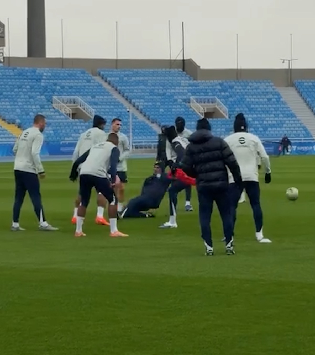 „Lupul își schimbă părul...”  VIDEO. Cum a apărut Cristi Chivu în Golf