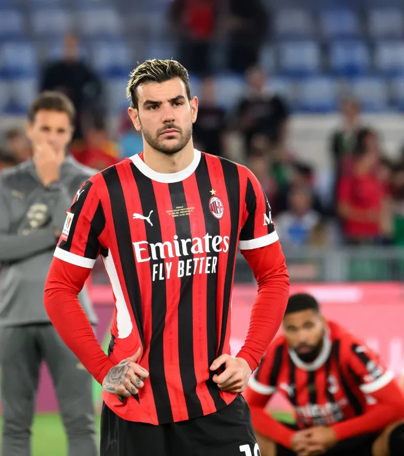  „Dacă rămâi, te scoatem din echipă!” Dezvăluirile incredibile ale lui Theo Hernandez din perioada AC Milan: „În sfârșit am ocazia să vorbesc”