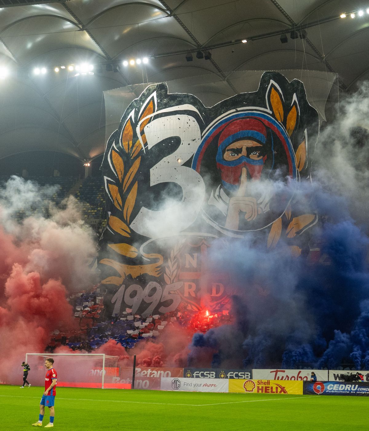 Spectacol ca pe vremuri pe Arenă VIDEO+FOTO. FCSB - Rapid incendiar! Două scenografii și omagiu pentru eroii de la Revoluție: peste 25.000 de fani în tribune!