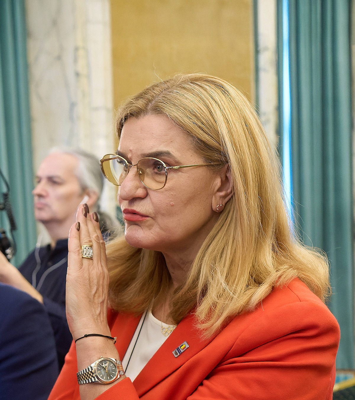 Lipă atacă: „Un boschetar, un bișnițar!” Acuzată că a primit cadouri Rolex și Louis Vuitton, Lipă susține că „trei indivizi conduc o campanie de denigrare”