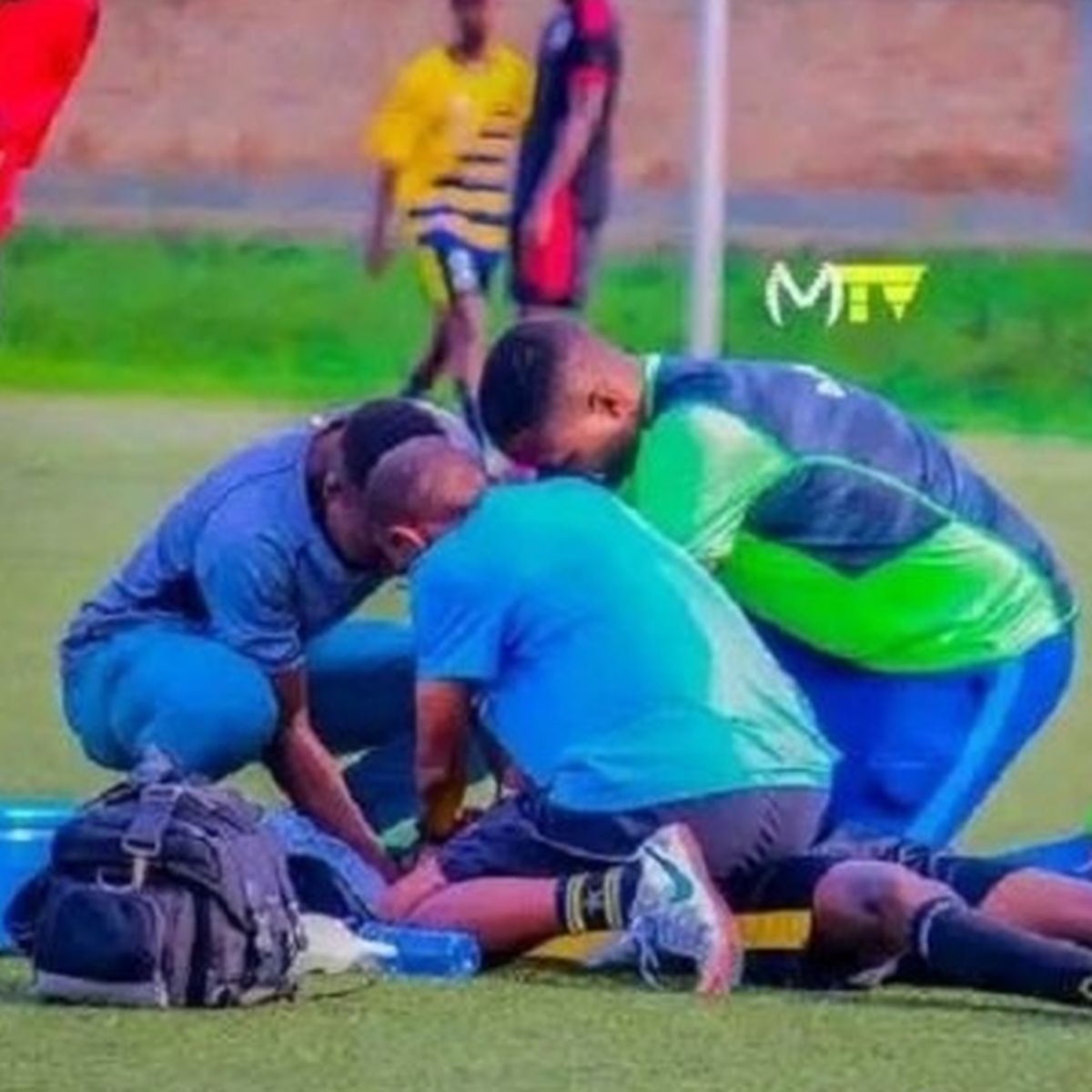 Vrăjitorie fatală Un jucător a murit pe teren după ce ar fi înghițit o monedă, parte dintr-un ritual ocult