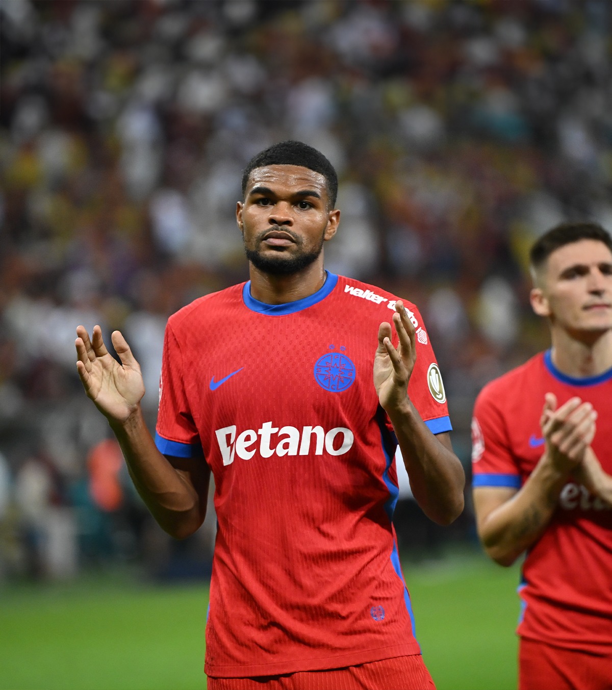 „Semnezi azi sau gata!” Bătuse palma cu FCSB, apoi a vrut să renegocieze contractul: „La miezul nopții el voia să discute! Ne-am strâns mâinile prin intermediari”