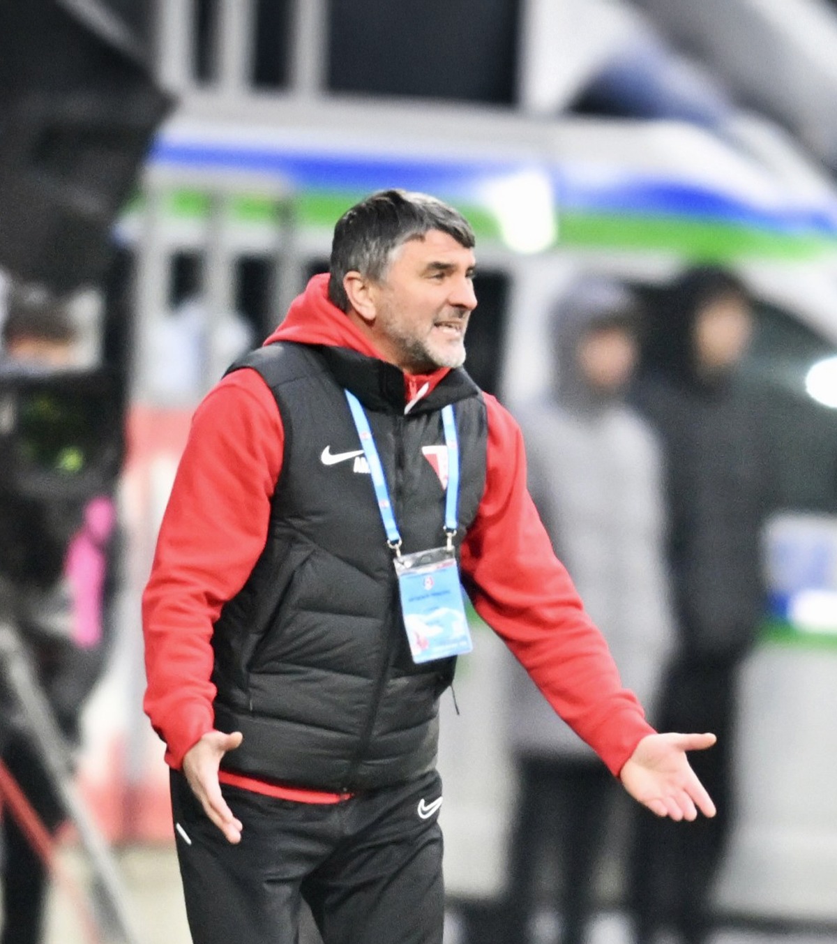 „FCSB va fi în play-off” Antrenorul unei rivale din Liga 1, despre șansele campioanei la un nou titlu: „Atunci ar fi inclusă în grupul celor trei”