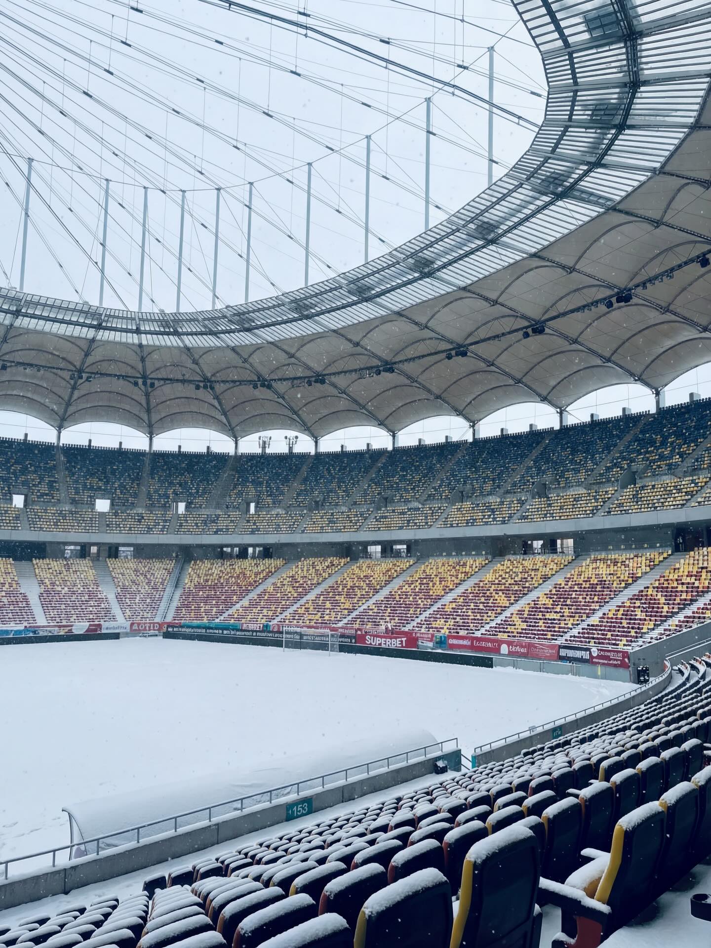 Arena, acoperită de zăpadă Imagini spectaculoase cu cel mai mare stadion al țării, în pauza competițională: când se joacă acolo primul meci din 2026