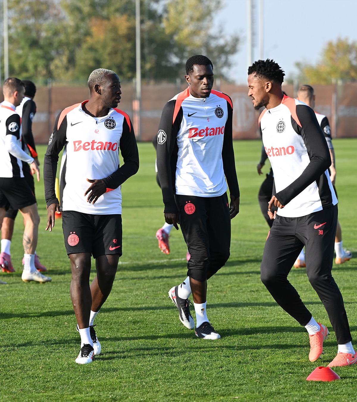 „I s-a anulat un zbor” Jucătorul lui FCSB va sosi cu întârziere în cantonamentul din Antalya. Cine mai absentează