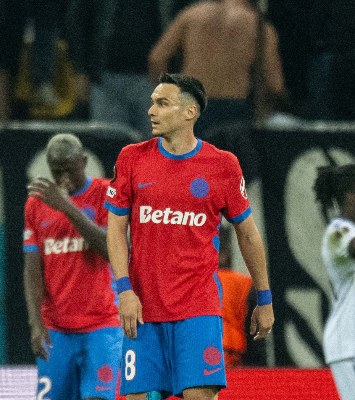 FCSB caută un nou jucător Postul pe care campioana vrea să-l întărească și avertisment pentru un titular: „Vedeți cum se prezintă”