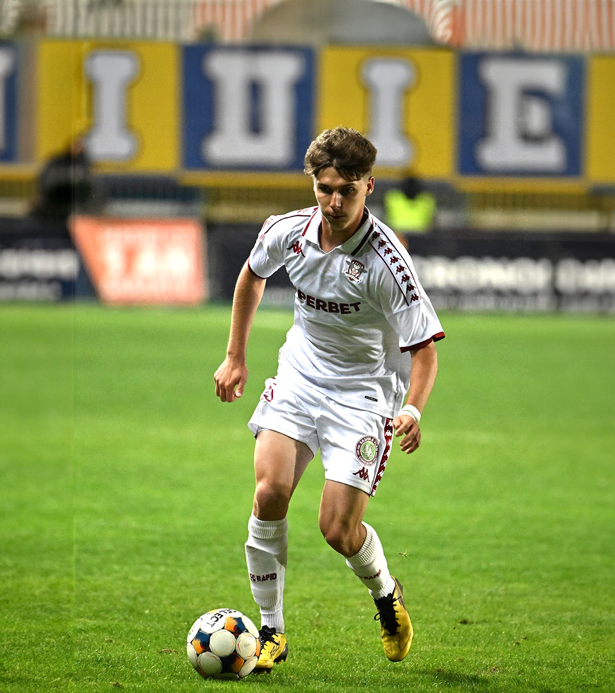 Rareș Pop pleacă de la Rapid?  Mijlocașul s-ar putea transfera la una dintre marile rivale ale giuleștenilor » Toate detaliile