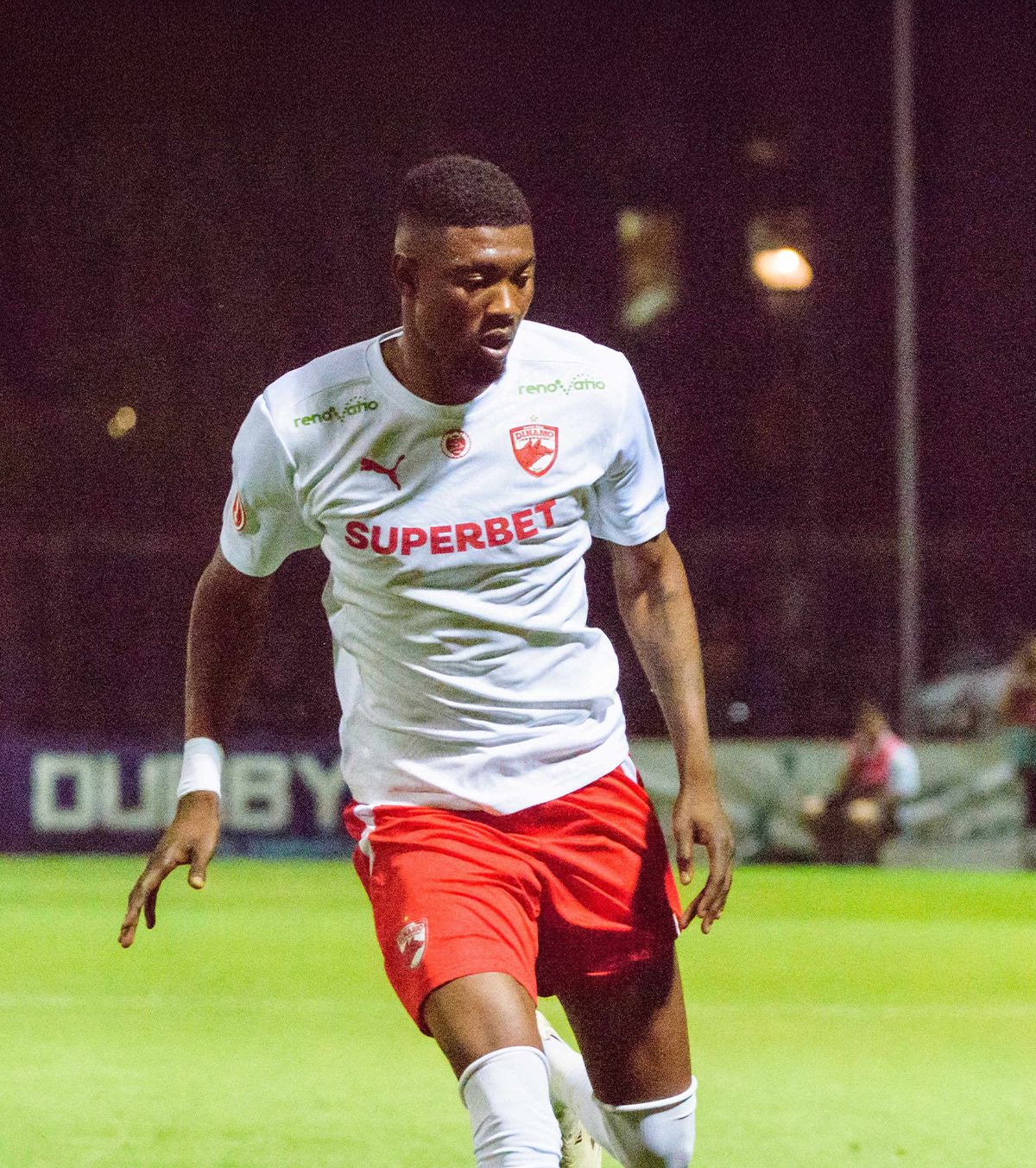 Răsturnare de situație în cazul Boateng? Fundașul nu ar fi acceptat prelungirea contractului , deși Nicolescu era convins că va semna