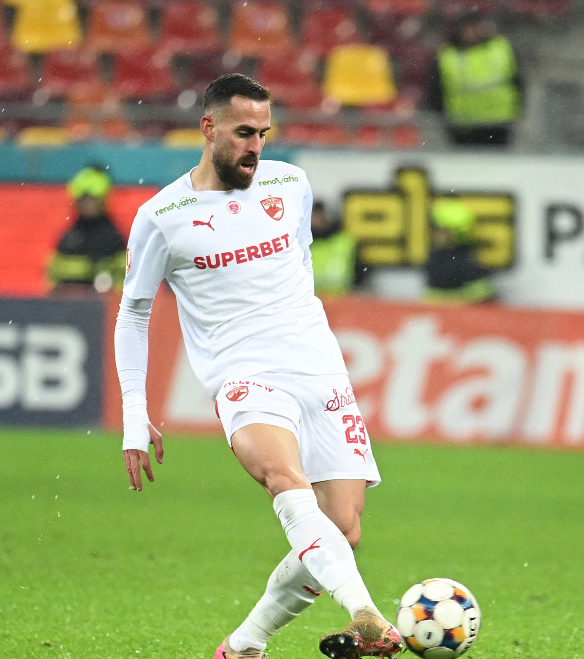 Pleacă după doar 6 luni OFICIAL. Dinamo s-a despărțit de jucătorul cu peste 70 de selecții la națională