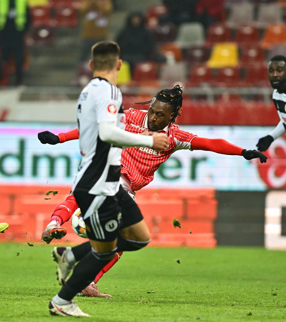 Dinamo și-a găsit omul de gol GOLAZO.ro l-a urmărit pe Karamoko și în cantonament, și la 1-0 cu U Cluj. Ce are francezul special