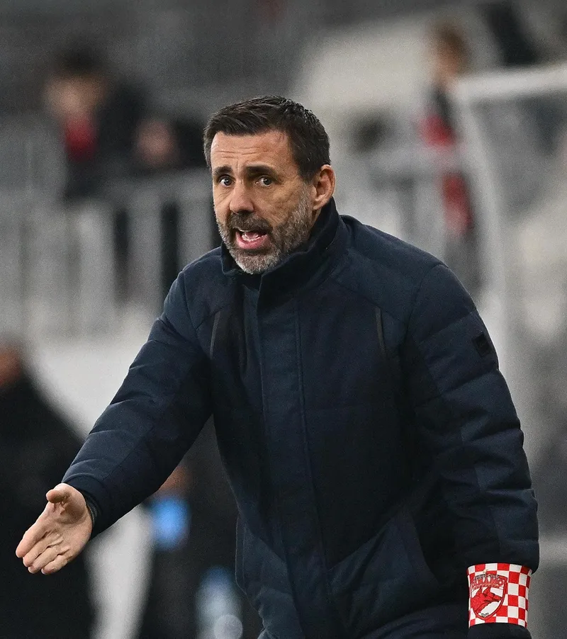 Probleme pentru Kopic Mărginean nu va putea juca împotriva celor de la Hermannstadt » Ce soluții are Dinamo pentru linia de mijloc