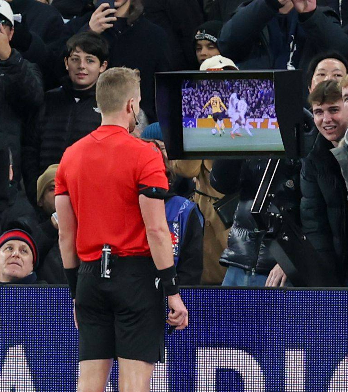 Se schimbă fotbalul la Mondial Ce s-a decis legat de VAR. Plus cronometru anti-tragere de timp la 3 faze ale jocului. Noul ofsaid, testat