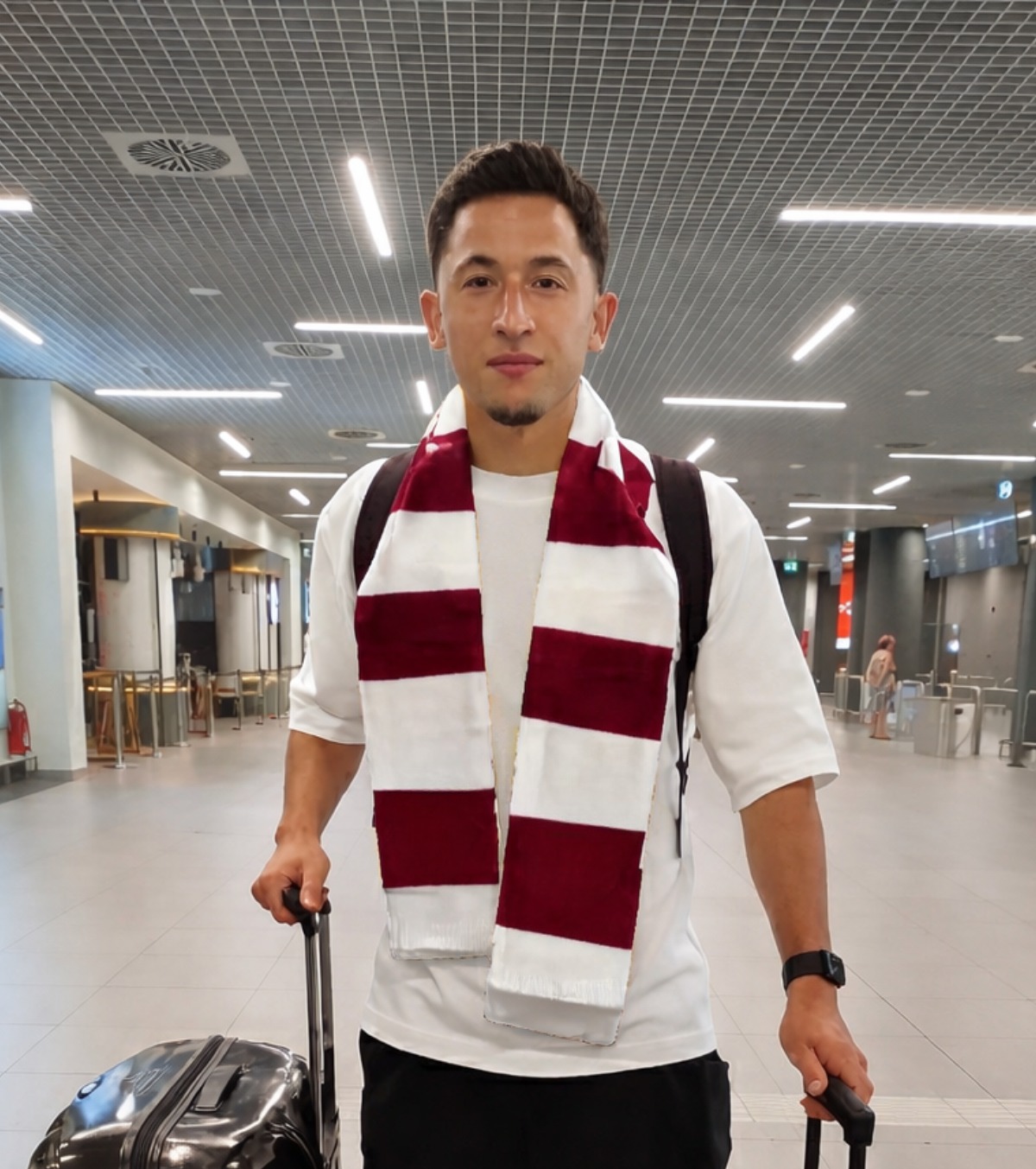 Moruțan ajunge la București! Internaționalul român va semna astăzi cu Rapid » De ce a întârziat transferul