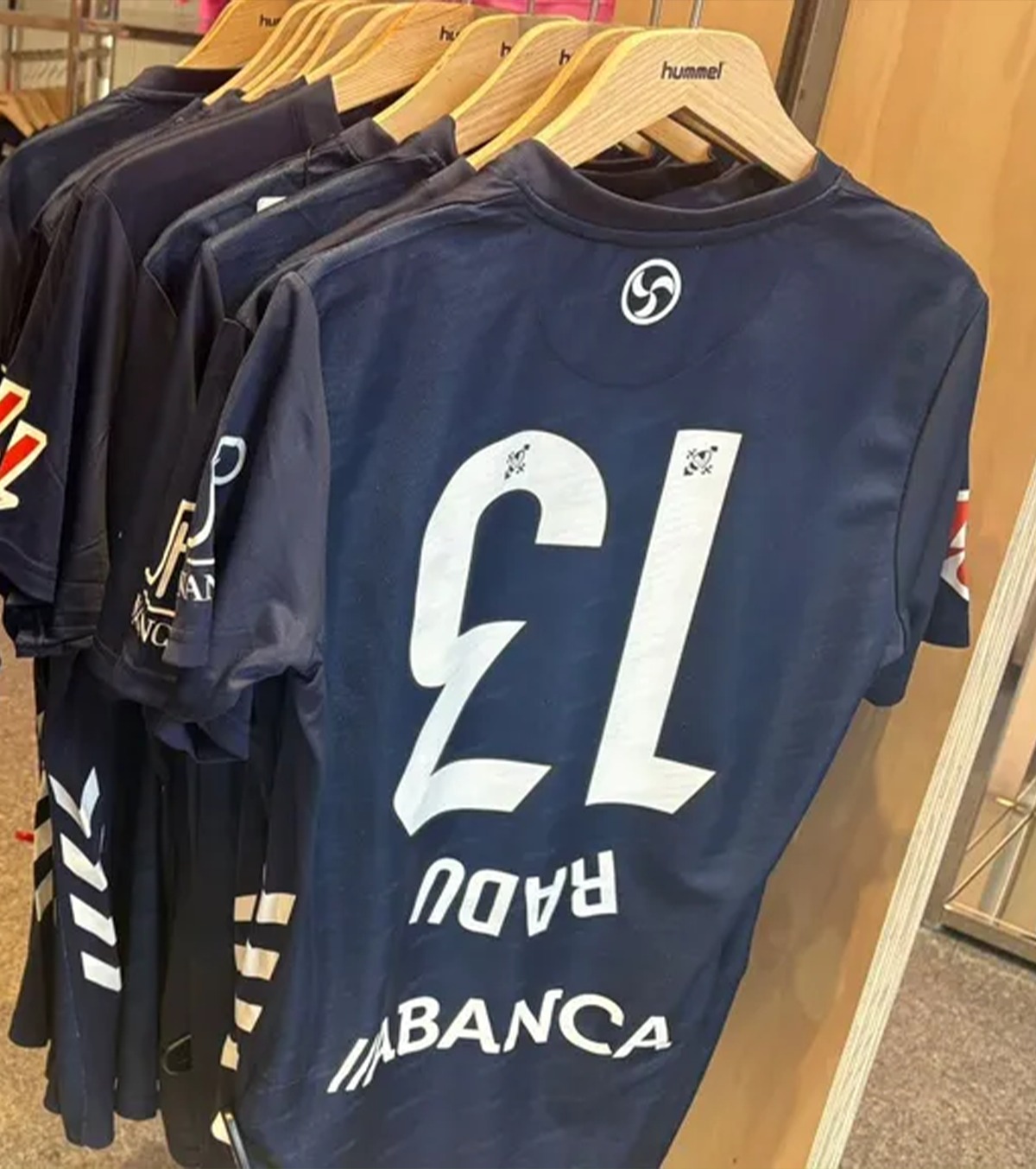 Fenomen la Celta Vigo FOTO. Ideea lui Ionuț Radu a ajuns în magazinele din Spania » Cât costă tricoul special purtat de portar