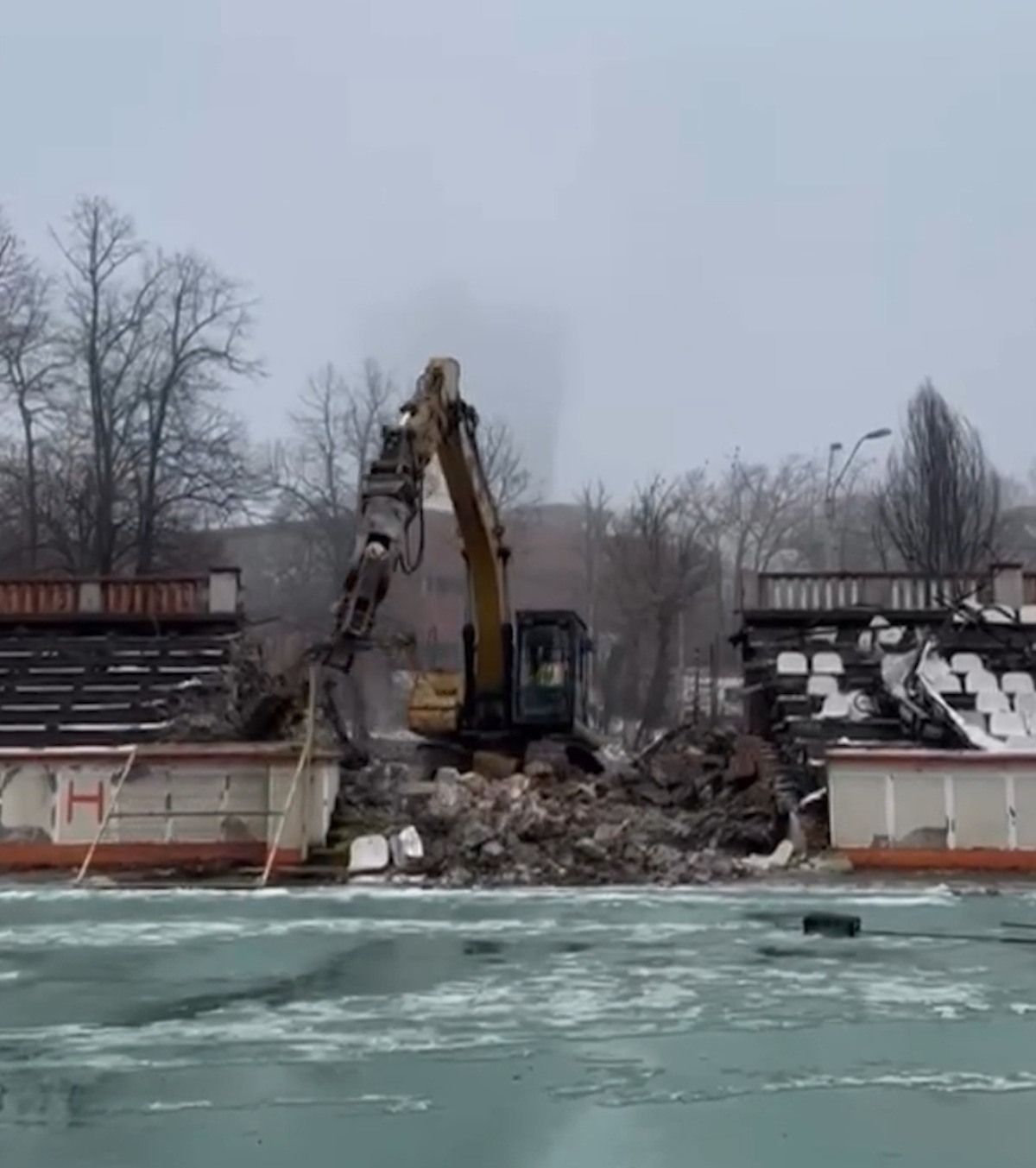 Tribuna 2 e istorie În ce stadiu au ajuns lucrările de demolare ale stadionului Dinamo
