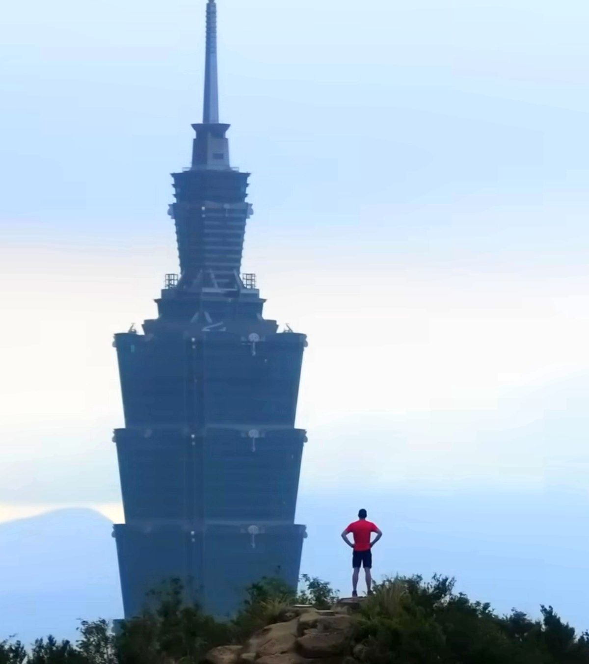 Își riscă viața în direct! Va escalada clădirea de 508m fără protecție și știe că poate muri! Netflix, pusă la zid pentru live: „Decizie macabră”