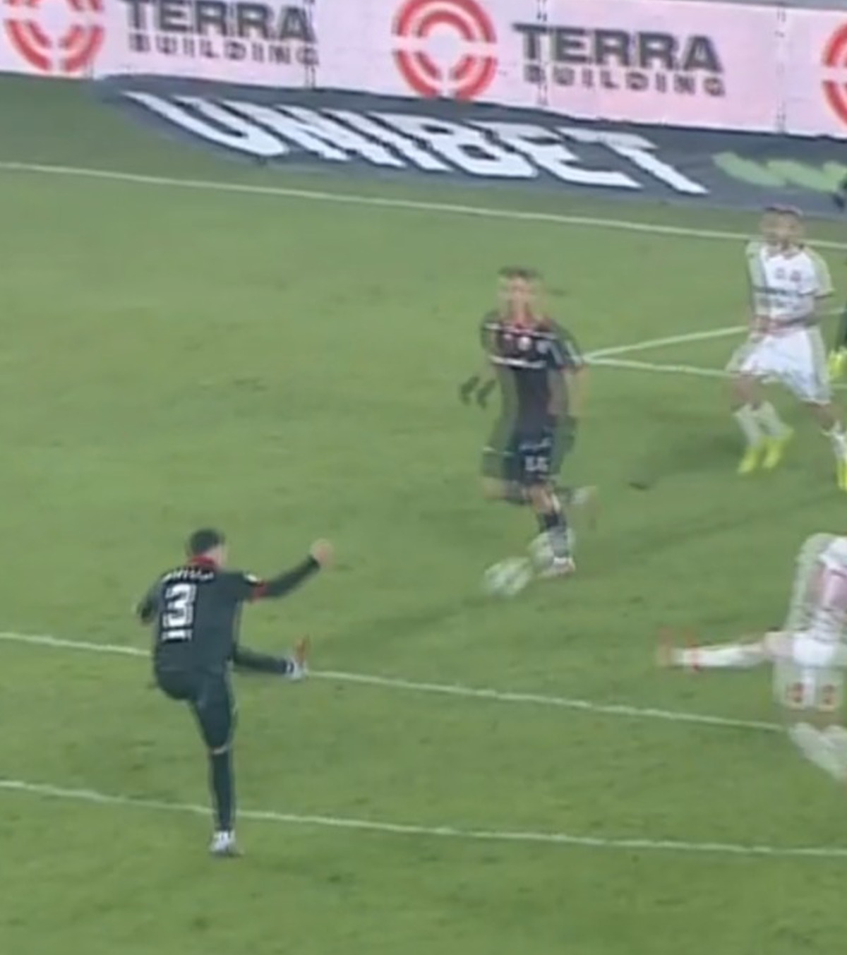 Opruț, eroul „câinilor” VIDEO. Fundașul lui Dinamo a înscris două goluri fabuloase cu FC Hermannstadt, fosta sa echipă