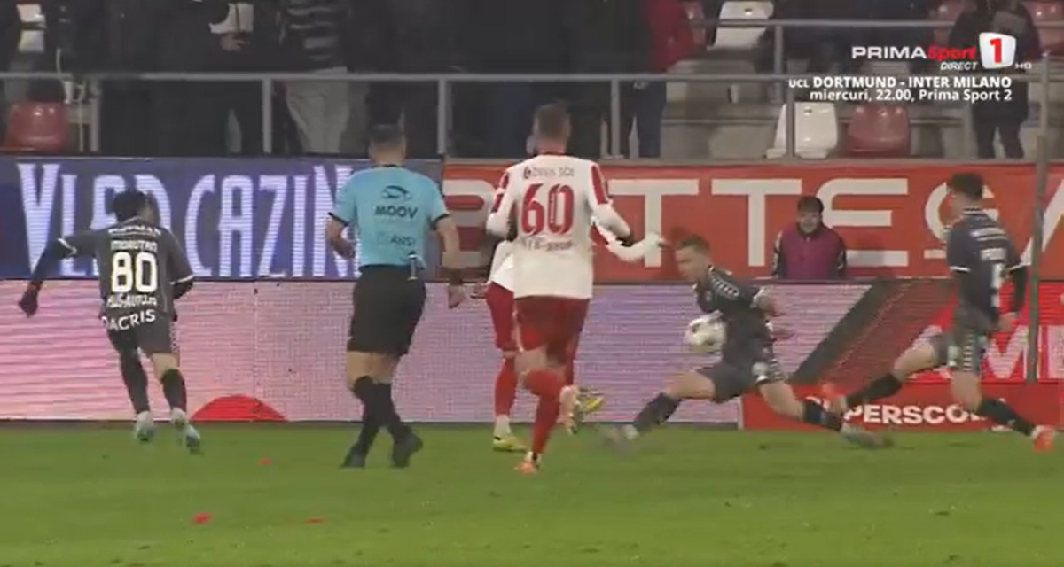 Hențul lui Onea la care UTA a cerut penalty în minutul 90+2 / foto: captură Prima Sport
