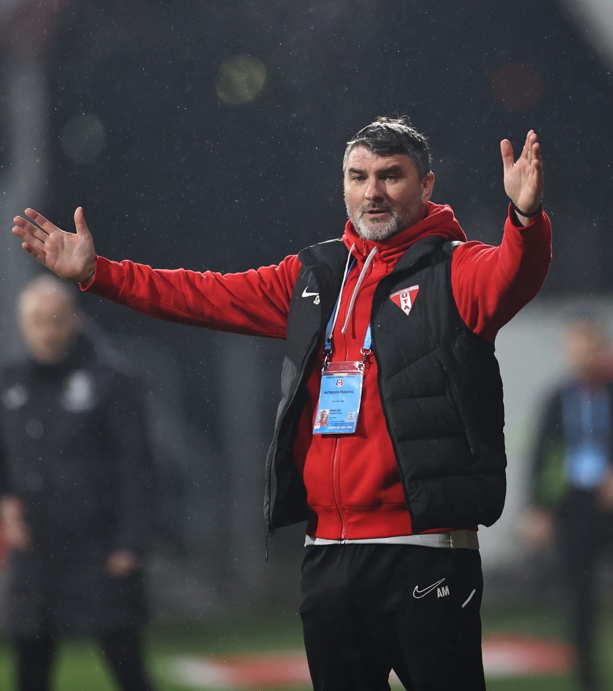 „Le dau credit” Adrian Mihalcea, diplomat la adresa arbitrajului, după eșecul cu Rapid. Unde crede că s-a făcut diferența