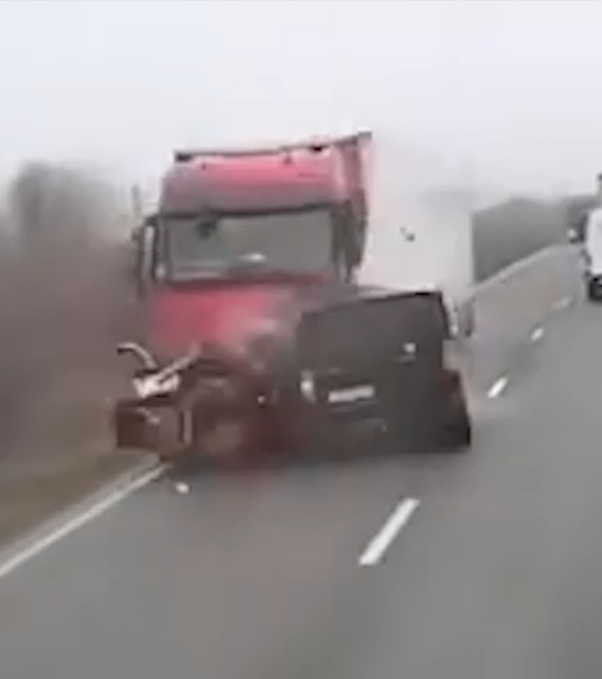 Șoferul ar fi fost drogat Noi detalii despre accidentul tragic în care și-au pierdut viața fanii PAOK: „A tras câteva fumuri dintr-o  țigară cu canabis”