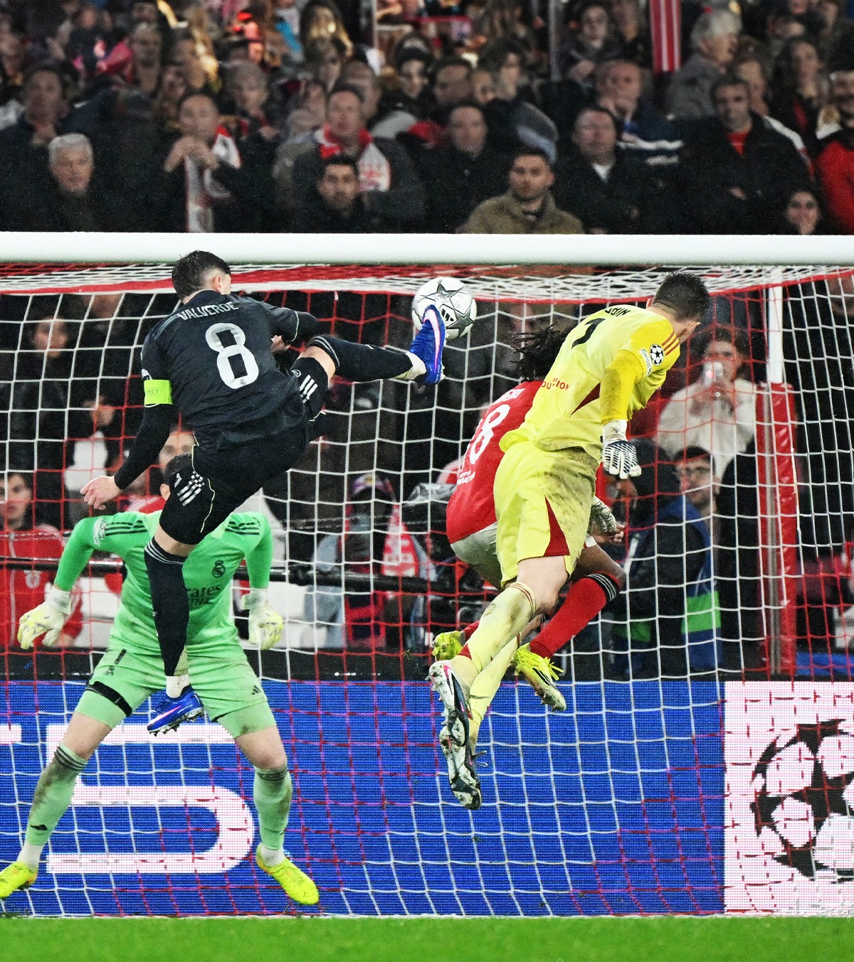 „Nu vă sinucideți!” Cine este Trubin, portarul care a marcat golul calificării Benficăi. Și reacția șocantă a lui Mourinho