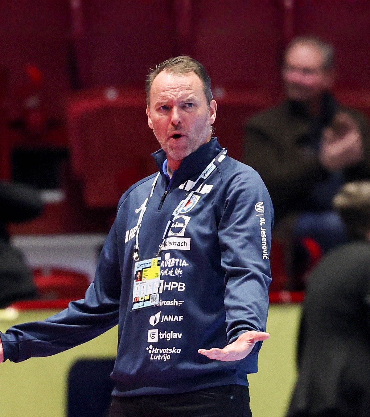 „Ne-au tratat ca pe niște găini” FOTO. A răbufnit înaintea semifinalei de la Campionatul European » Imagini uluitoare cu jucătorii: „Șocant și scandalos!&rdquo