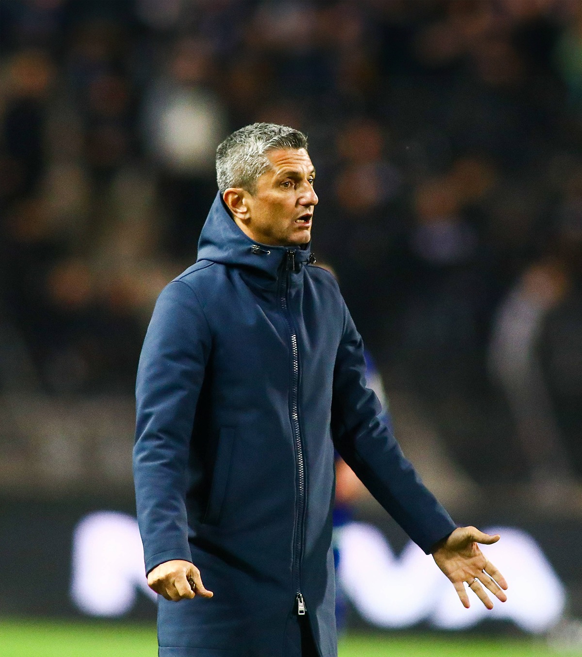 Răzvan Lucescu, eliminat  FOTO: Antrenorul lui PAOK a văzut direct cartonașul roșu în meciul cu Lyon: „Un arbitraj ostil”