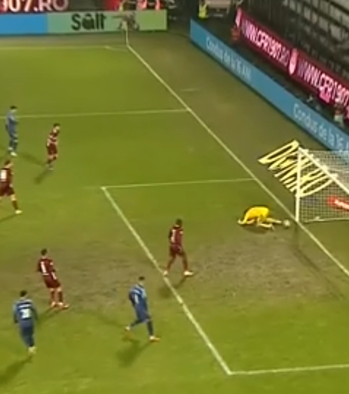 Mihai Popa, gafă incredibilă FOTO. Portarul adus de CFR Cluj din Serie A a scăpat mingea în poartă!