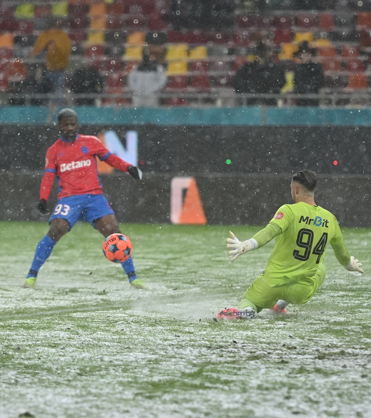 „Nu se poate așa!” FOTO. Atacantul de la FCSB, criticat  după ratarea uriașă din meciul cu Csikszereda: „Nu înțeleg”