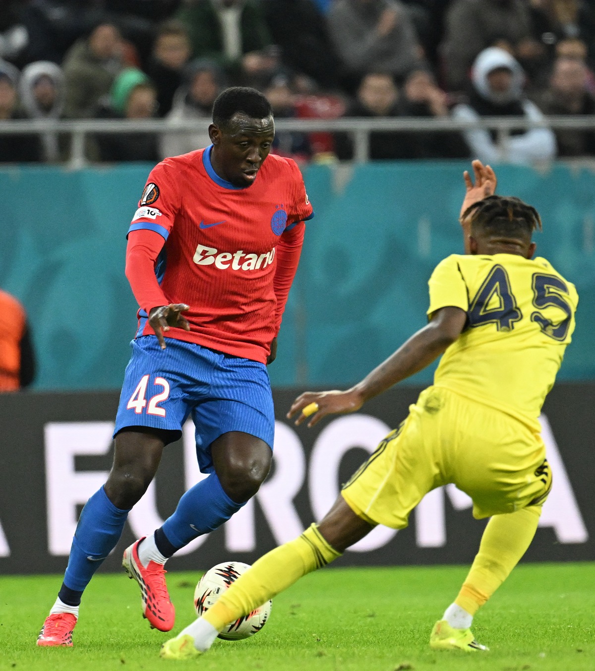 „Trebuia să îi schimb numele”  Gigi Becali l-a criticat și ironizat pe mijlocașul de la FCSB: „Băi, nebunule, urcă cu mingea la picior!”