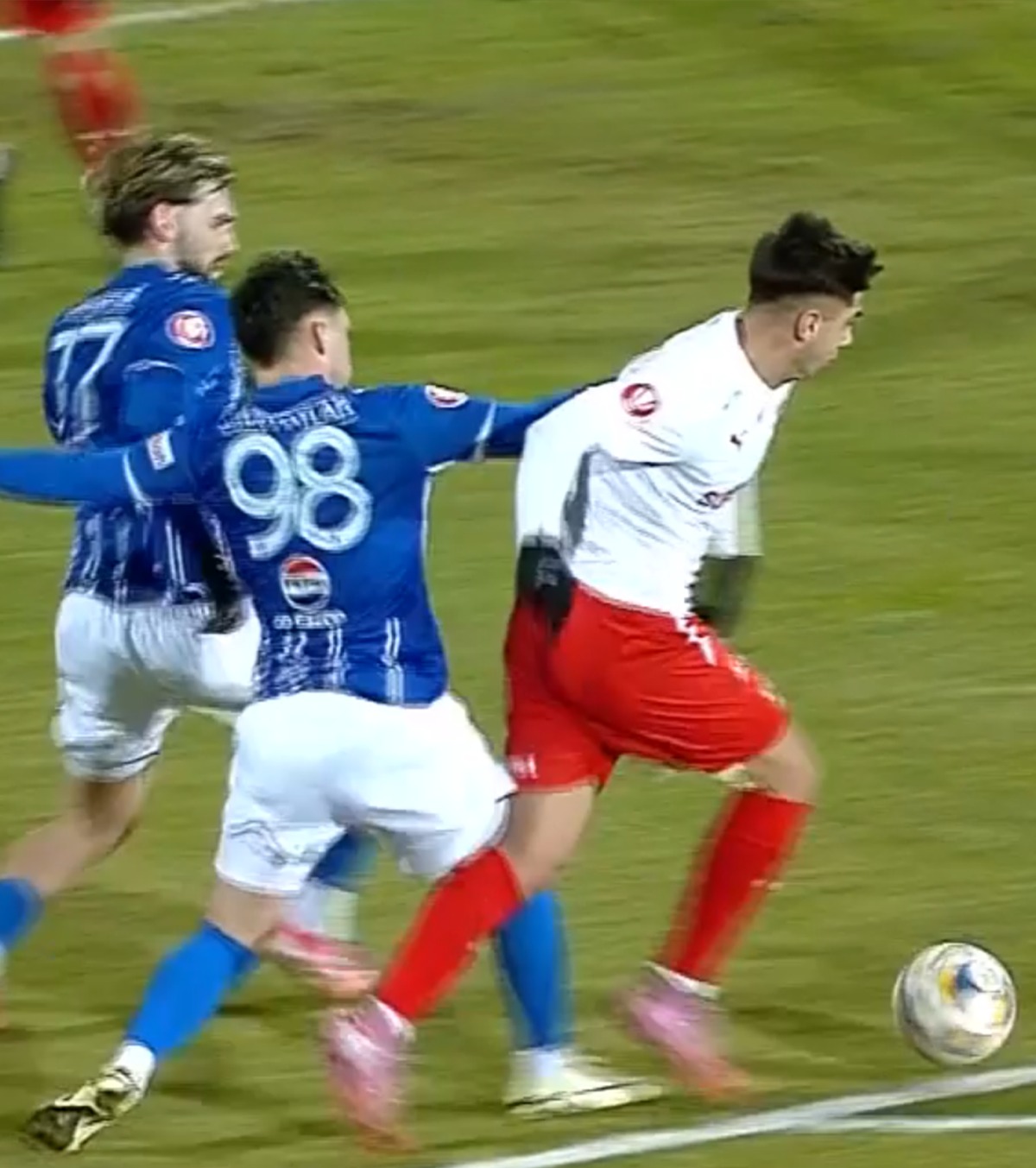 Fază controversată în Farul - Dinamo  FOTO. Alexandru Musi a primit cartonaș galben la o fază la care a cerut penalty 